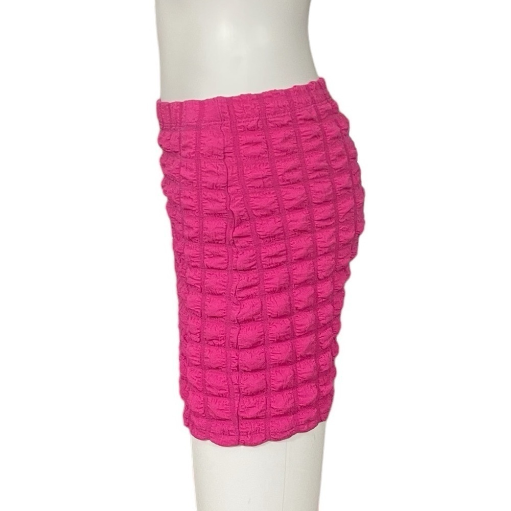 Pink Mini Skirt
New - Picture 4 of 10
